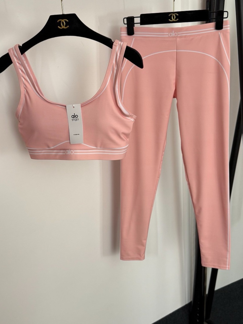ALO Yoga Pink Seamless Sports Bra and Leggings Set